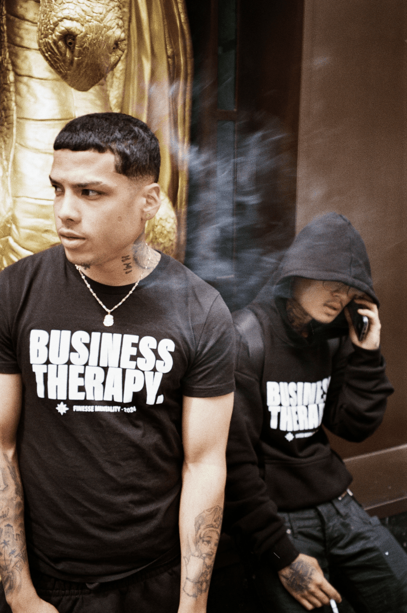 TEE "BUSINESS THERAPY" BLACK PUFF